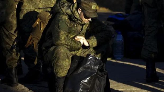Rusiya ordusu əsgərlərini döyüşə qoruyucu vasitələrsiz göndərir - “The Telegraph”