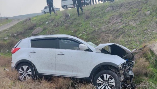 Siyəzəndə maşın aşdı - 2 yaralı var - FOTO