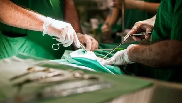 35 il mədəsində udduğu alışqanla gəzdi - FOTO