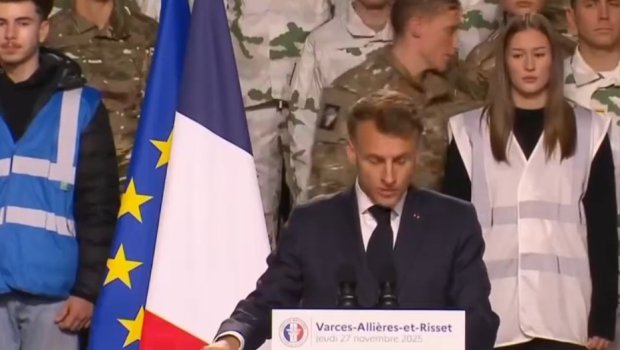 Fransalı hərbçi Makronun çıxışına belə etiraz etdi - VİDEO