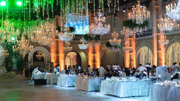 Bakıdakı bu dəbdəbəli toy kimindir? - Yerli və xarici ulduzlar axın etdi - VİDEO