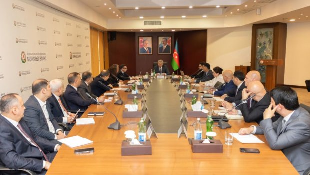 Azərbaycanda maliyyələşmə imkanlarının genişləndirilməsi MÜZAKİRƏ OLUNDU