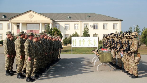 Hərbi vəzifəlilərlə təlim toplanışı keçirildi - FOTO/VİDEO