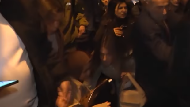 “Gör, qadınlar nə əziyyət çəkir!” - Avtobus zolaqları tıxac yaradır? - VİDEO