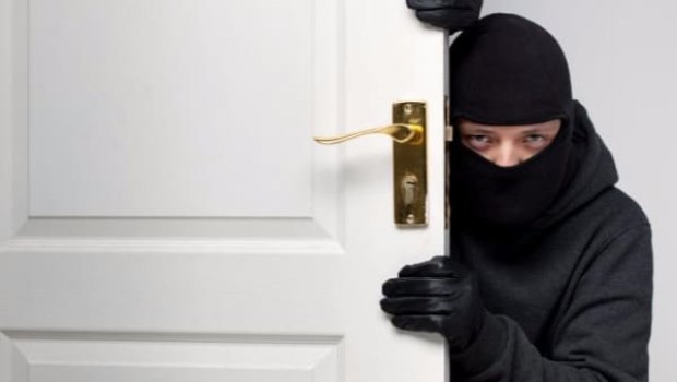 Keçmiş prezidentin mənzili qarət edildi