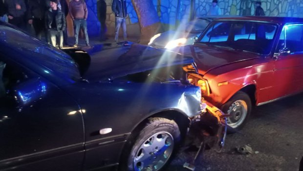 Tovuzda 3 maşın toqquşdu, xəsarət alan var - FOTO/VİDEO