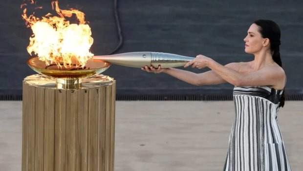 Olimpiya məşəli İtaliyaya belə təhvil verildi &ndash; VİDEO