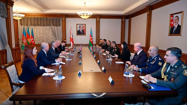 Azərbaycan və Böyük Britaniya arasında hərbi əməkdaşlıq məsələləri müzakirə edildi - FOTO/VİDEO