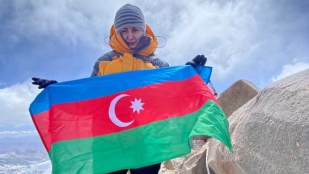 Elmira Aslanova Antarktidanın ən yüksək zirvəsini FƏTH ETDİ - FOTO