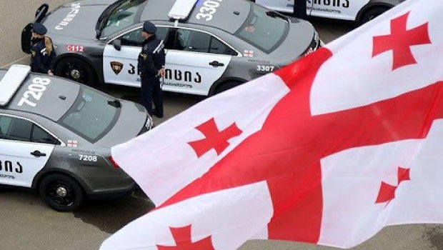 Gürcüstanda azərbaycanlı qadın məktəb direktoru SAXLANILDI