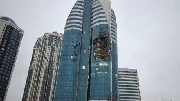 Qroznıda dövlət qurumlarının yerləşdiyi inzibati binaya PUA hücumu oldu