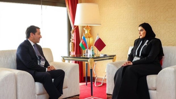 Hikmət Hacıyev Qətərin dövlət naziri ilə görüşüb