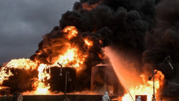 Rusiyada neft bazası yanır - VİDEO