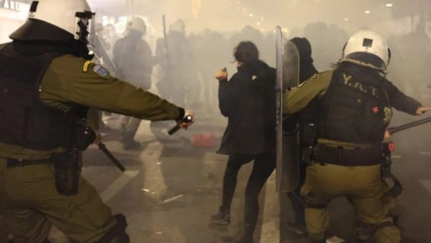 Afinada polislə etirazçılar arasında toqquşma: Onlarla insan saxlanıldı