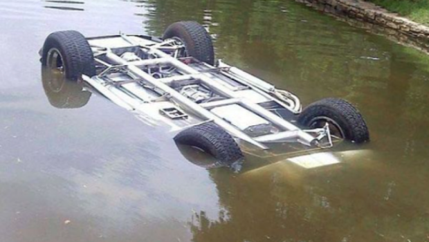 Xaçmazda avtomaşın su kanalına aşdı