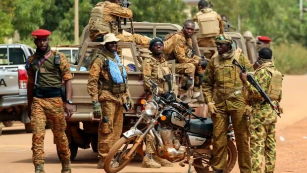 Benində dövlət çevrilişi - Hərbçilər hakimiyyəti ələ keçirdi