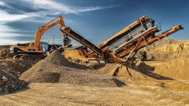 Xəzər dənizindən qanunsuz qum-çınqıl daşıyan şəxslər saxlanıldı