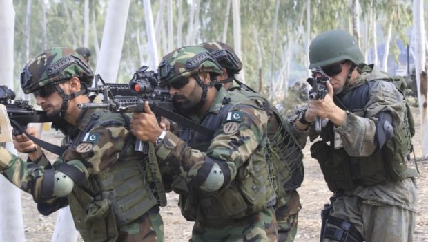 Pakistan ordusu 12 terrorçunu məhv etdi - FOTO