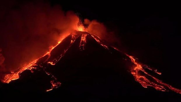 Dəhşətli vulkan yenidən OYANDI - VİDEO