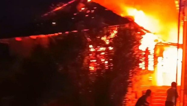 Biləsuvarda 4 otaqlı ev yanaraq KÜLƏ DÖNDÜ - VİDEO