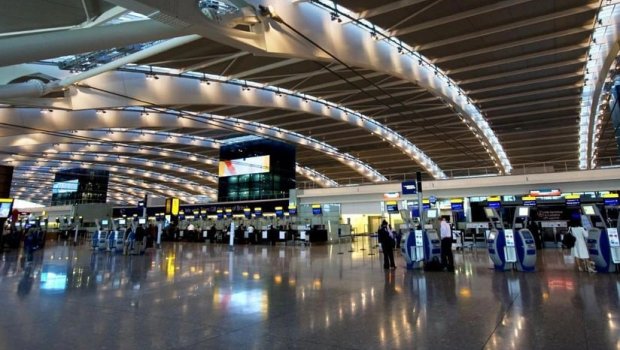 Londonun hava limanında oğrular 21 nəfərə XƏSARƏT YETİRDİ