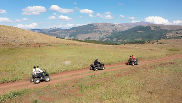 İstirahət zonalarında nəzarətsiz kvadrosikllər kabusa çevrilir - VİDEO