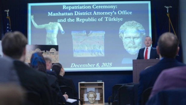 ABŞ Türkiyədən qaçaq yolu ilə çıxarılan 41 tarixi artefaktı geri qaytardı - FOTO