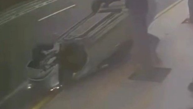 Bakının mərkəzində maşın aşdı - ANBAAN VİDEO