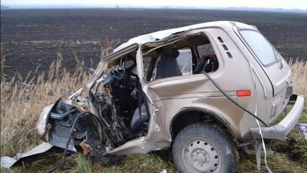 Lerikdə ağır QƏZA: Yol kənarında saxladığı &ldquo;Niva&rdquo; dərəyə aşdı - Bacısı həyatını itirdi