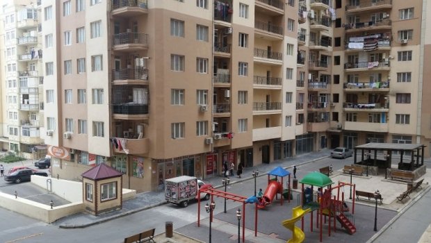 8-ci mərtəbədən yıxılan oğlan öldü