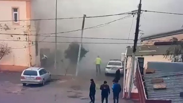 Bakıda yanğın zamanı çarəsiz qalan qadın belə xilas edildi - ANBAAN VİDEO