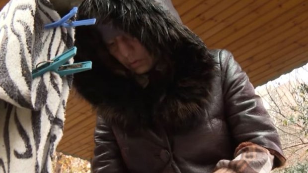 3 aydır küçədə yaşayan qadın: "Həyat yoldaşım və bacım evin açarını əlimdən alıblar" - VİDEO