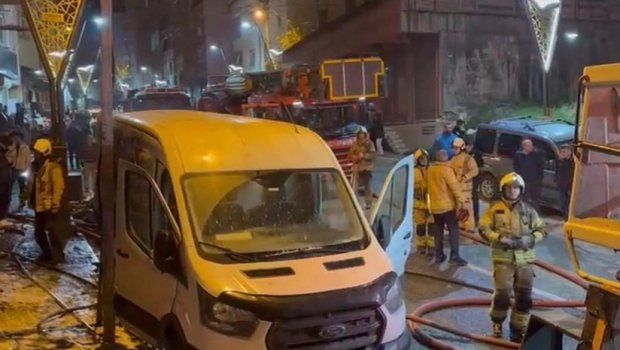 İstanbulda ikimərtəbəli binada yanğın - 3 uşaq öldü - VİDEO