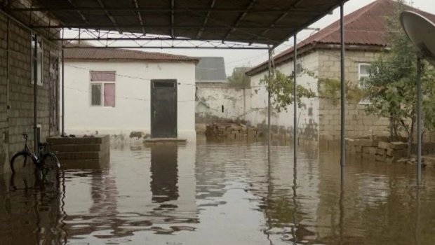 Aşağı Güzdək qəsəbəsindən ŞİKAYƏT: Yağış yağanda evlər su altında qalır &ndash; VİDEO