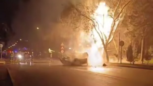 Bakıda dəhşətli QƏZA &ndash; Maşın qaz borusuna çırpıldı &ndash; VİDEO