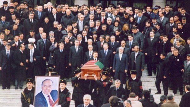 Ümummilli Lider Heydər Əliyevin dəfn günündən TARİXİ FOTOLAR