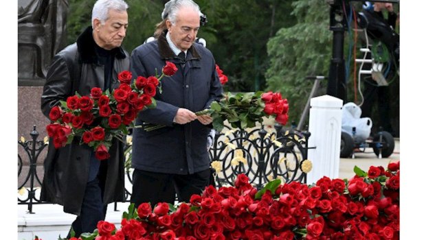 Vaqif Axundov Fəxri xiyabanı ziyarət edib &mdash; FOTO