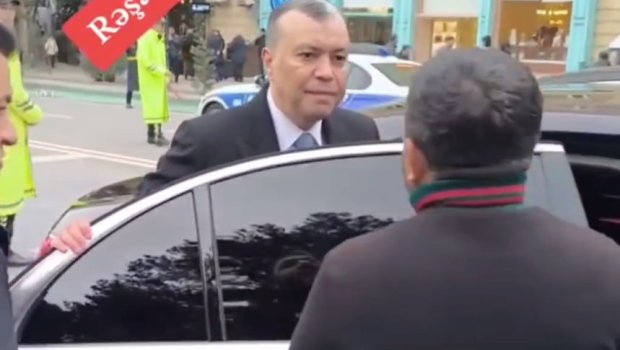 Sahil Babayev ona yaxınlaşan vətəndaşlara bunu dedi - VİDEO