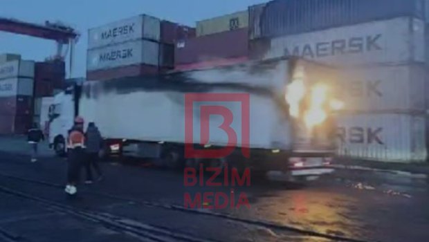 Odessada PUA hücumuna məruz qalan Türkiyə gəmisindən yük maşınları belə çıxarıldı – ANBAAN VİDEO