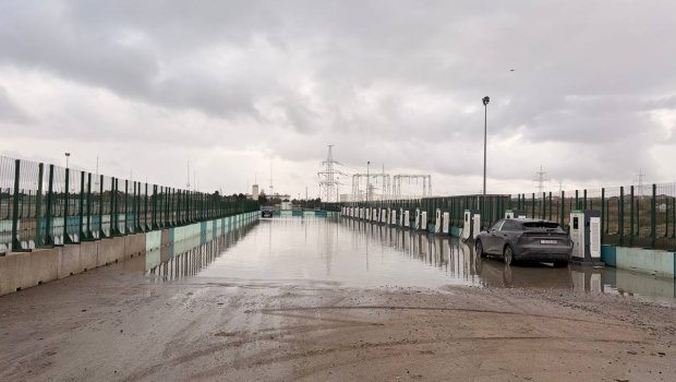 Bu ərazidə elektro­doldurma məntəqəsi hələ də su altındadır