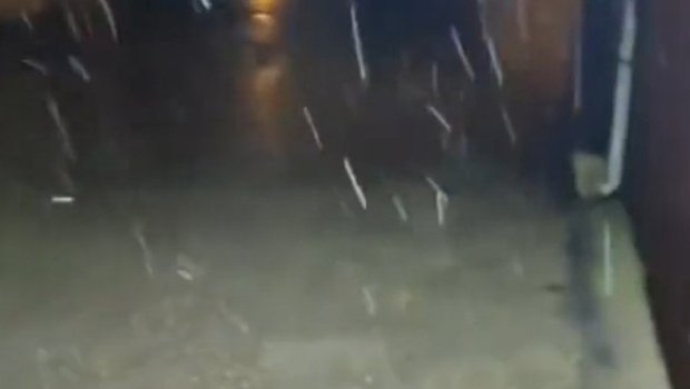 Bakıya yağan sulu qarın görüntüləri - VİDEO