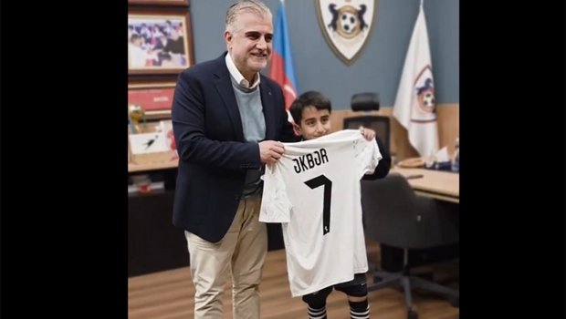 Əkbər ən böyük arzusuna çatdı - VİDEO