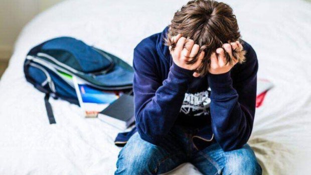 Yeniyetmə sevgilisinin anasını və onun iki uşağını öldürdü