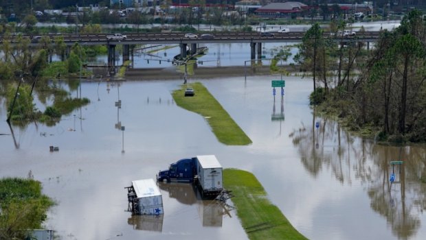 ABŞ-da damba uçdu - 50 min nəfər təxliyə olunur