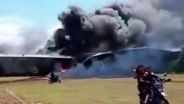 Daha bir təyyarə qəzası - Ölənlər var - VİDEO