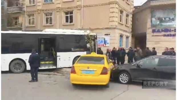 Naxçıvanda zəncirvari QƏZA: Avtobus dörd avtomobilə çırpıldı &ndash; FOTO/VİDEO