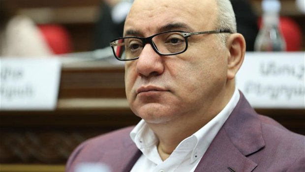 Erməni səfirin şəxsi tapançaları əlindən alındı &ndash; Nazirliyi məhkəməyə verdi