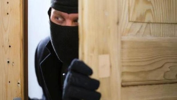 Bakıda evdən 12 min manatlıq OĞURLUQ