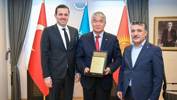 TÜRKSOY-un baş katibinə "Turan bilgəsi" nominasiyası təqdim edildi