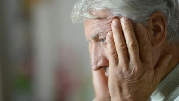 İnsanların yaşlandıqca daha tez oyanmasının səbəbi bilindi - ARAŞDIRMA